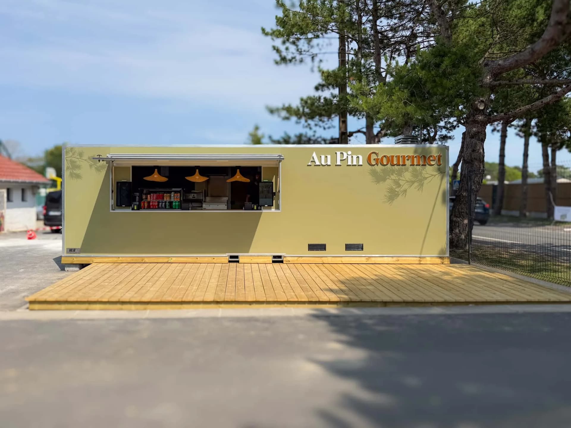 Le snack-friterie Au Pin Gourmet à l'entrée du Camping Pomme de Pin